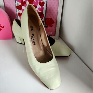 ☘️Vintage GUC St. John Brand Genuine Leather Kitten Heel Pumps, Misty Green, 6B